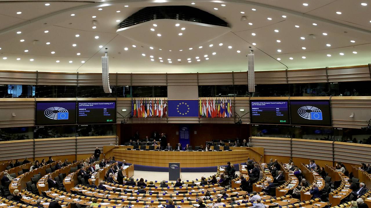 В Европарламенте захотели лишить Венгрию права голоса