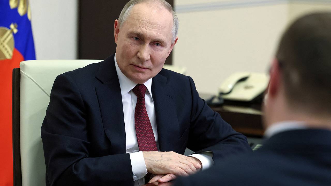 Путин призвал жестко реагировать на проявления экстремизма и радикализма в России