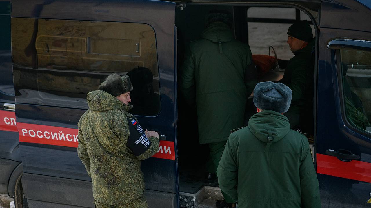 Бывших сотрудников Минобороны осудят по делу о взятках