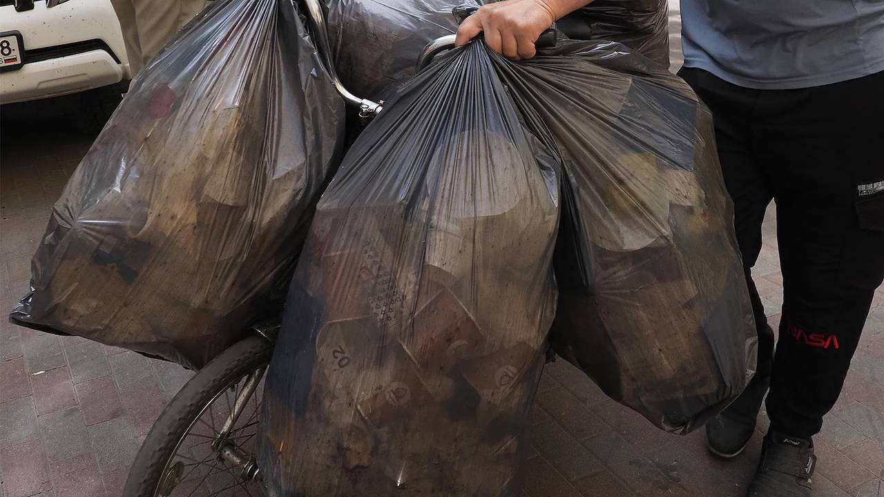 Постояльцы психоневрологического интерната вынесли мусор из квартиры бойца СВО