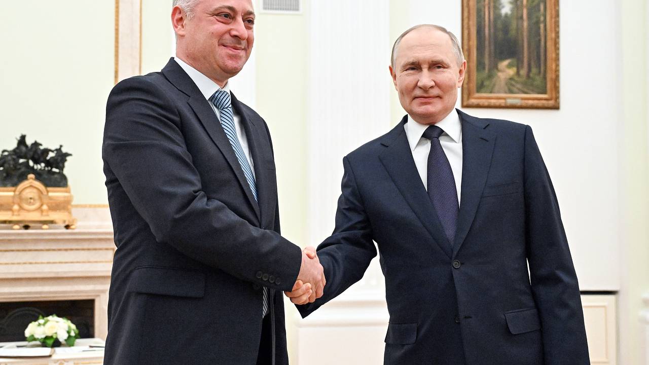 Путин поздравил нового президента Абхазии с победой