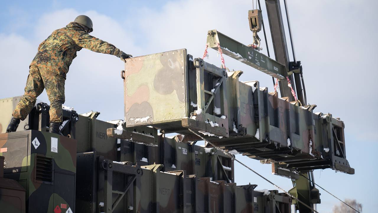 Белый дом назвал цель приостановки военной помощи Киеву. Кто и при каких условиях может ее возобновить?