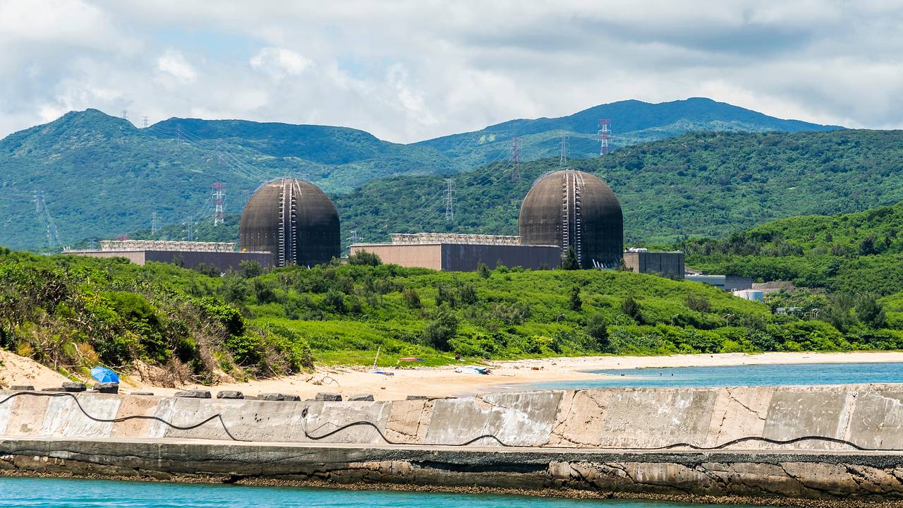 На находящейся на юге Тайваня АЭС произошло задымление