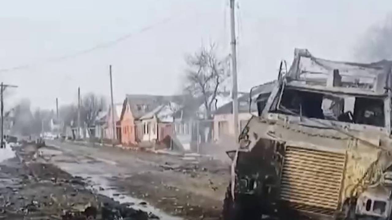 Уничтоженную на дороге в Курской области иностранную технику ВСУ сняли на видео