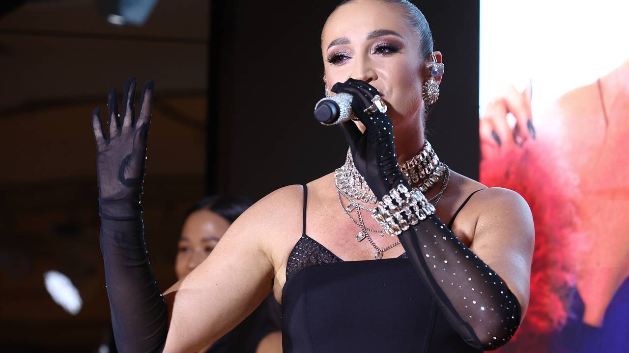 Бузова погорела на еде