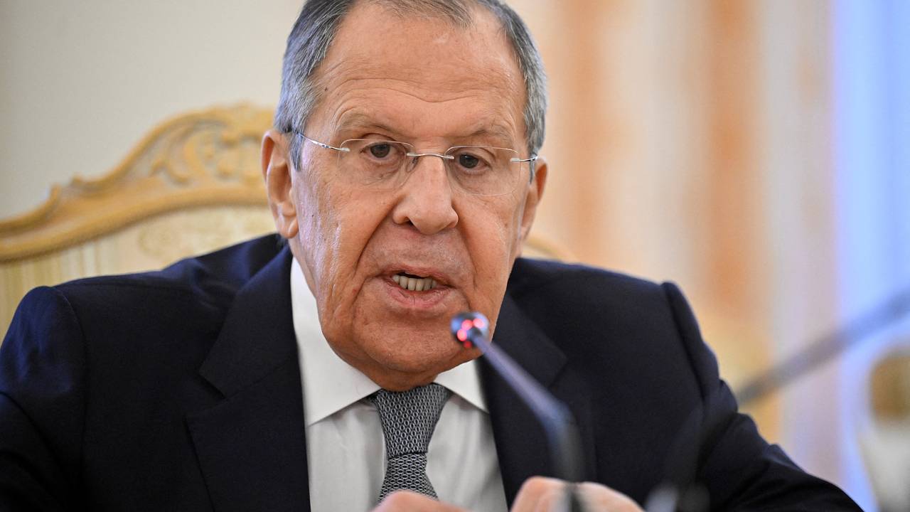 Лавров сравнил Макрона с Наполеоном и Гитлером