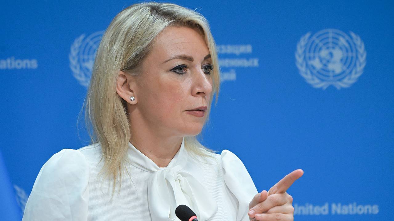 Захарова дала Макрону один совет