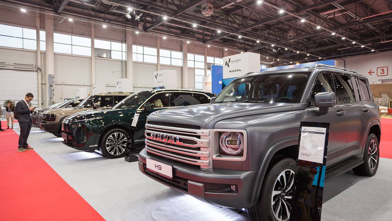 Продажи китайских машин в России обрушились