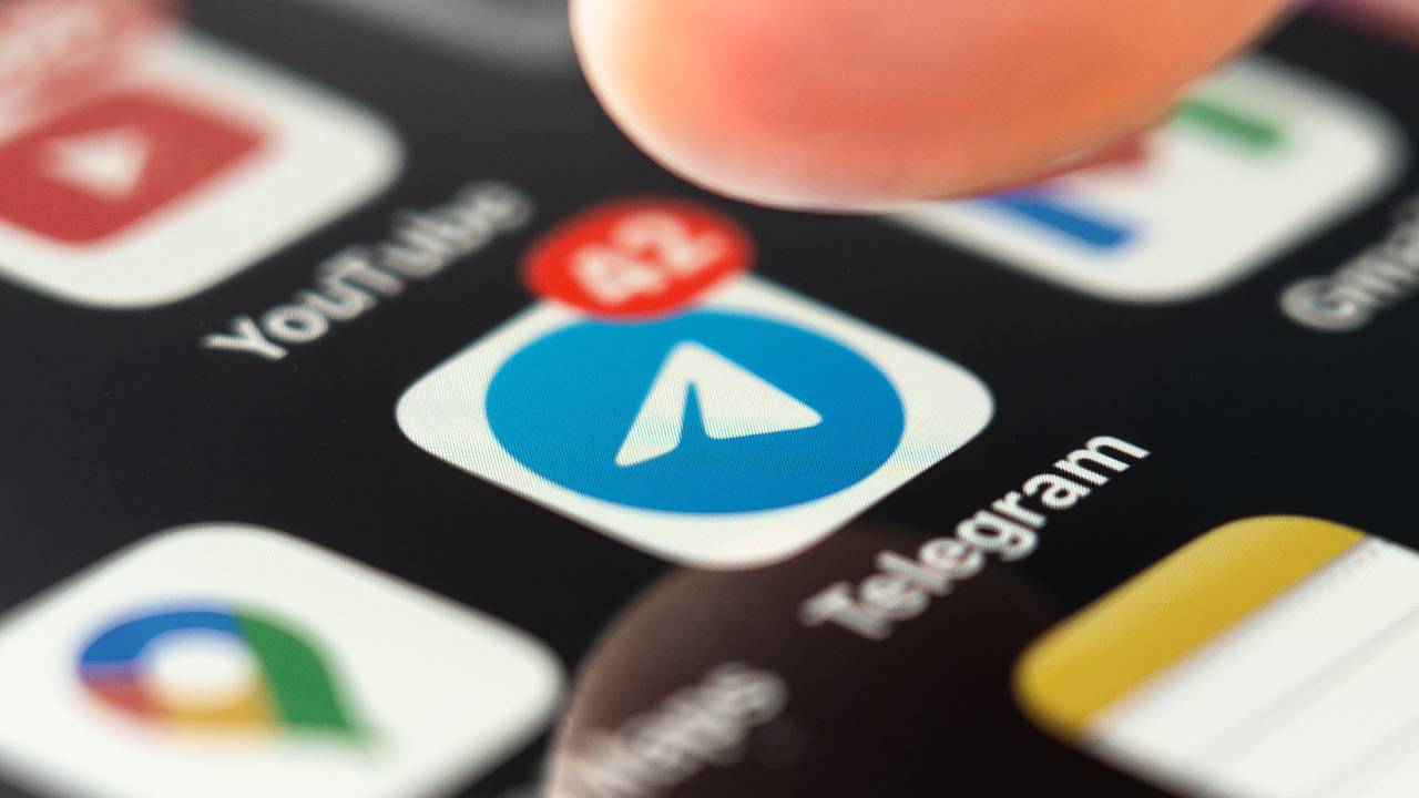 Telegram-канал журналиста Зыгаря запретили в России