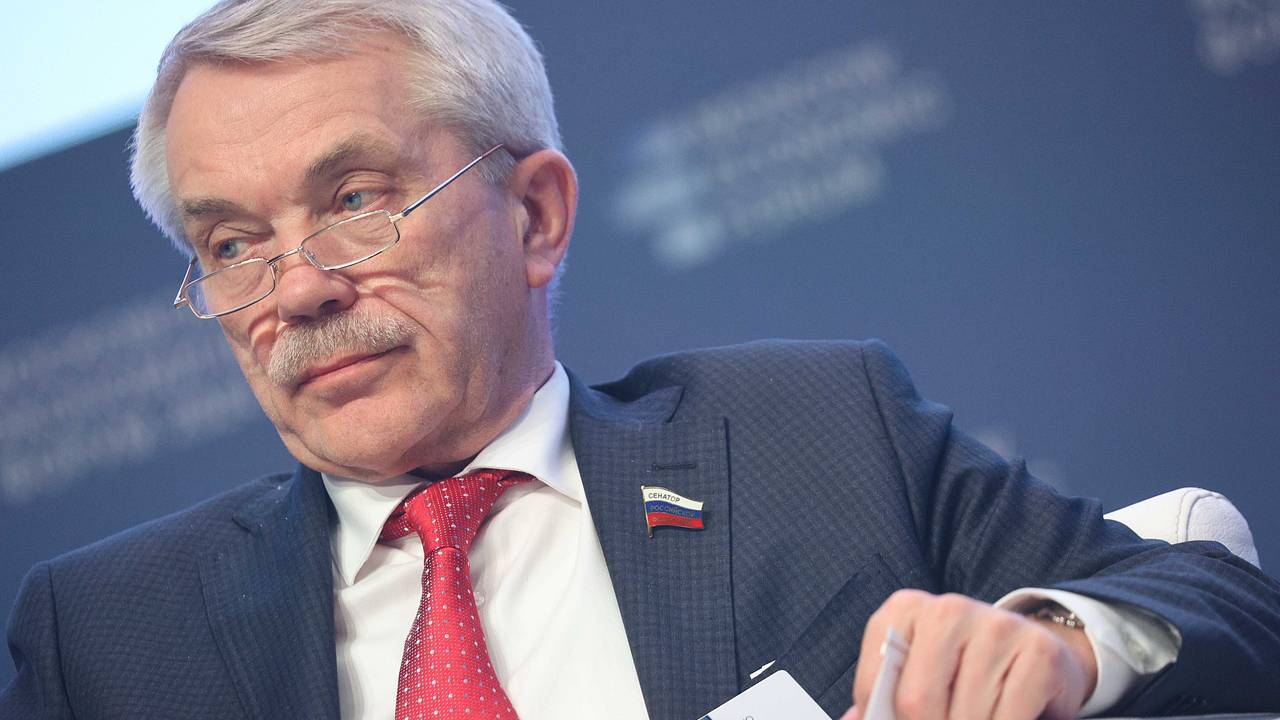 Получавший пророчества об Украине и Нибиру экс-губернатор предложил переустроить Россию