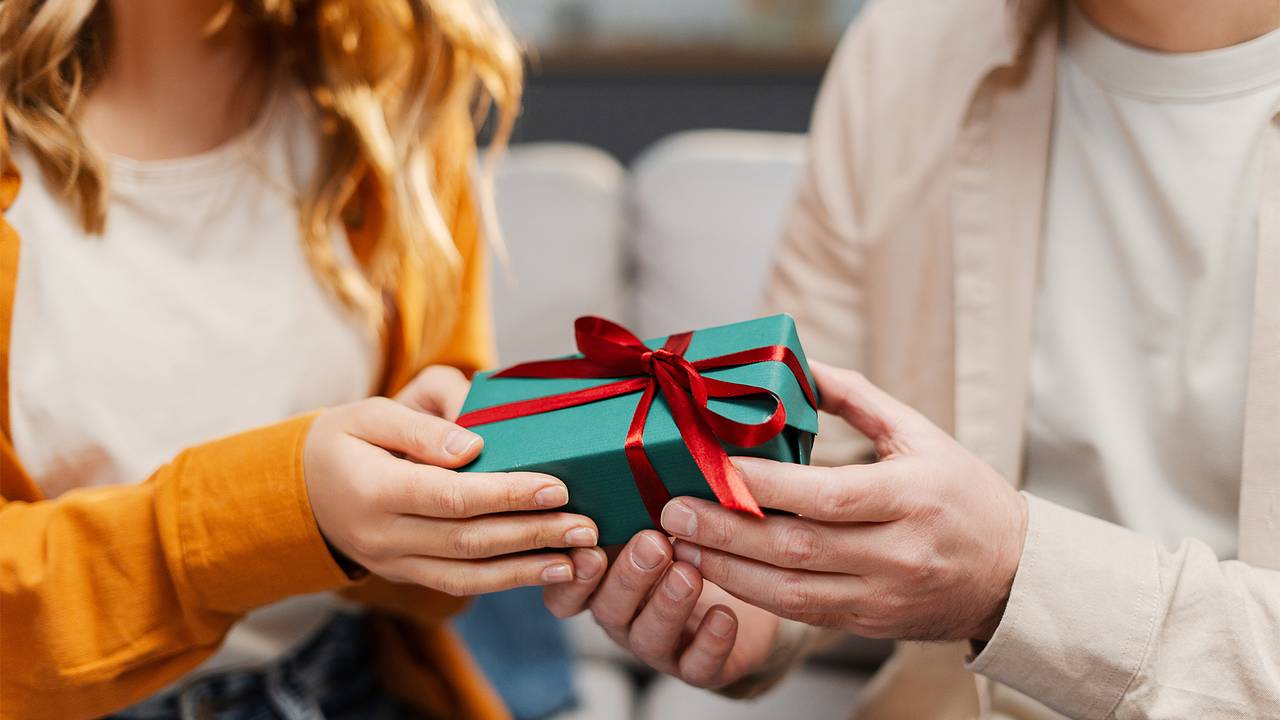 Брать кредит на покупку подарков к 8 Марта назвали плохой идеей