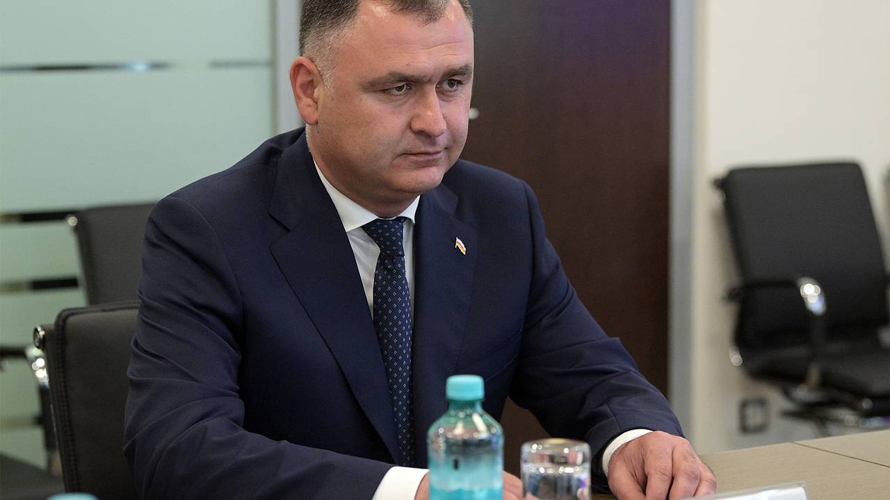 Главу Южной Осетии госпитализировали с подозрением на инфаркт