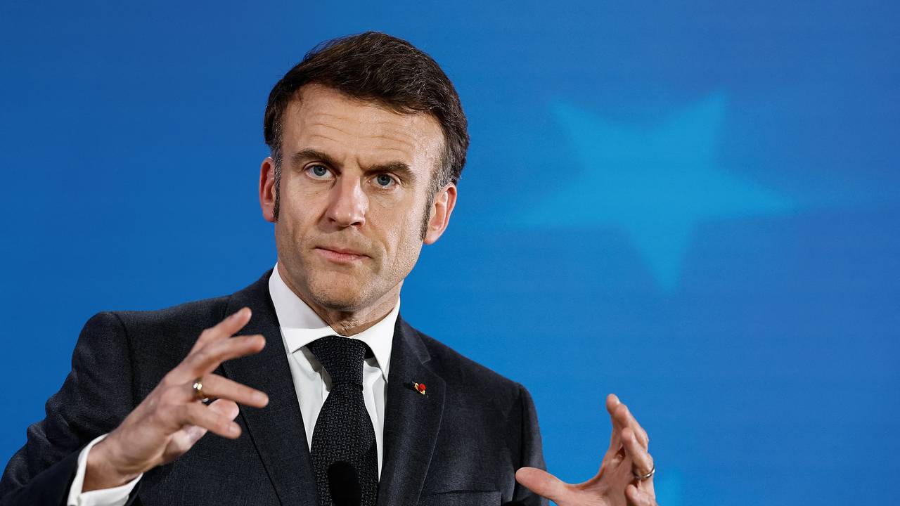 Макрон ответил на вопрос о переговорах с Путиным