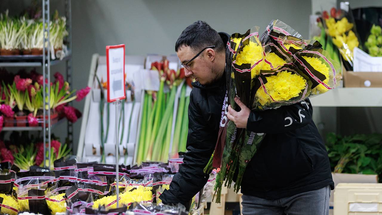 Депутат предложил способ бороться с резким подорожанием цветов