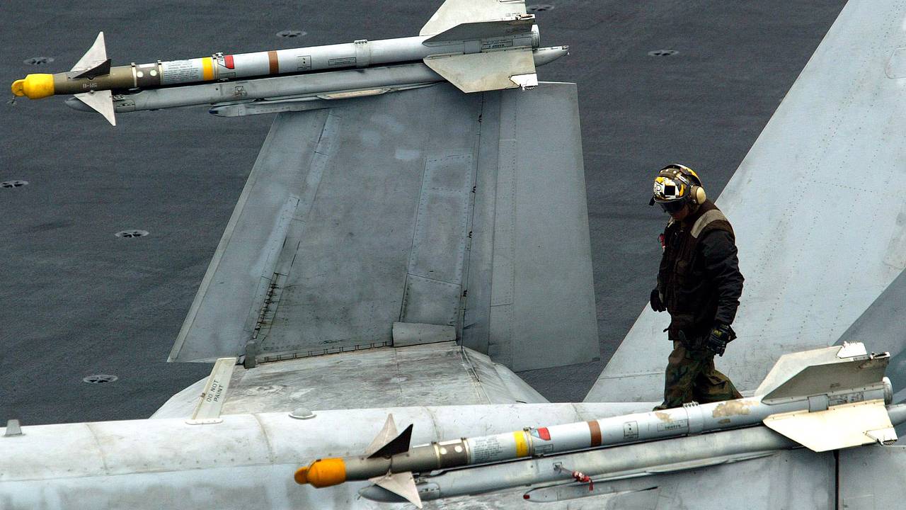 Европе указали на опасность закупок американского оружия