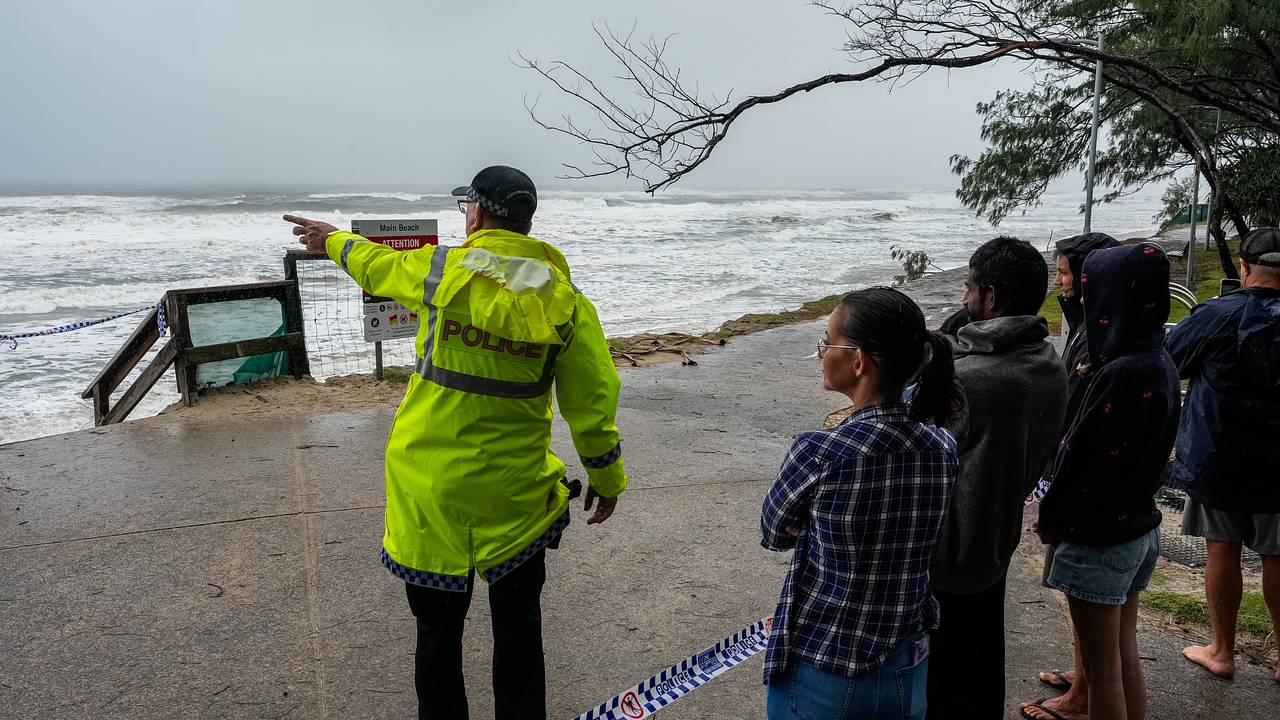 В Австралии почти 100 тысяч домов остались без света из-за циклона «Альфред»