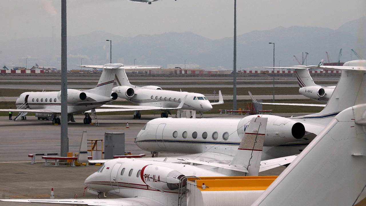 Китай начали покидать частные самолеты