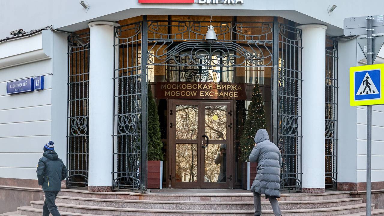 Индекс Мосбиржи рухнул после заявления Трампа о новых санкциях