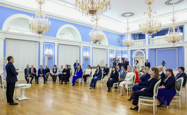 Медведев предостерег россиян от «коллективного расслабона»