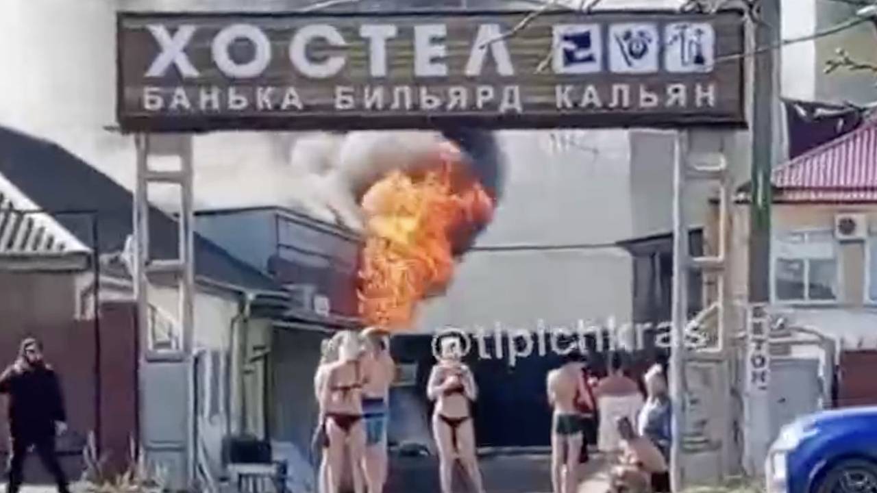 Люди на Кубани праздновали 8 Марта в бане и увидели начавшийся там пожар