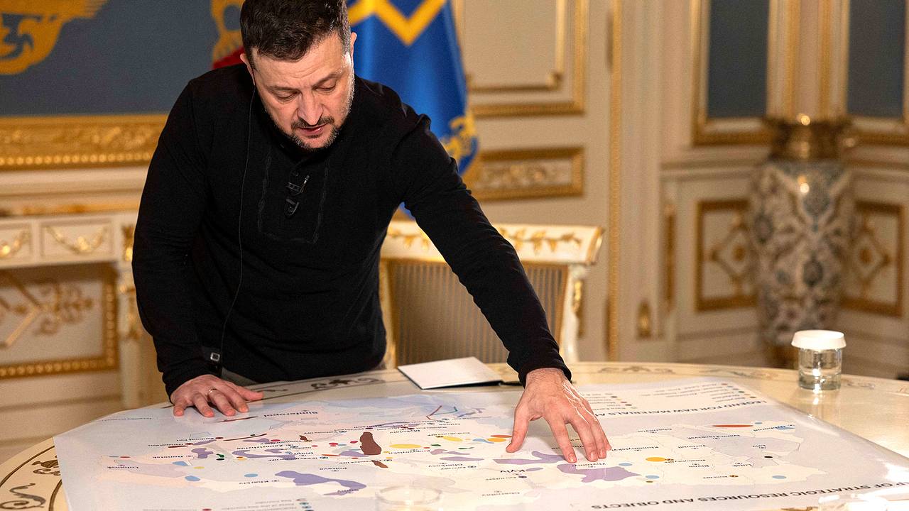 Фицо назвал причины удобства конфликта для Зеленского