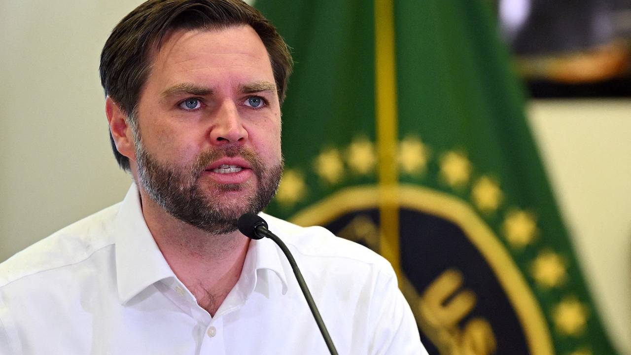 Джей Ди Вэнс рассказал о преследованиях со стороны проукраинских активистов