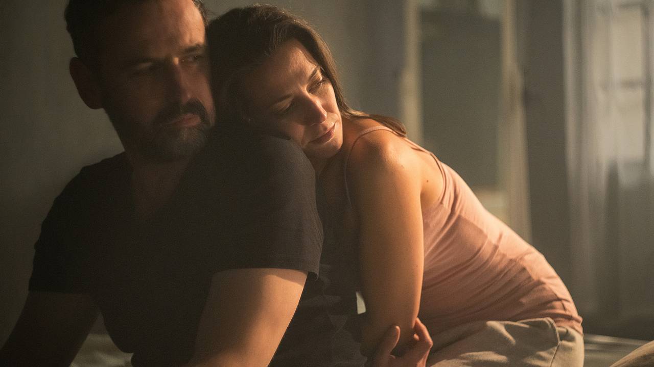 Мужчина оказался в трудном положении после признания жены о событиях 30-летней давности