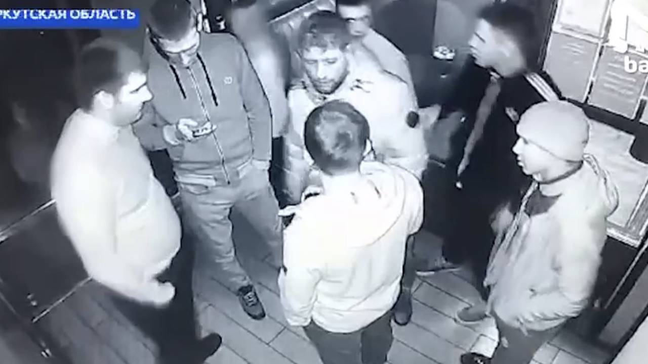 Вооруженный мужчина ворвался в кафе в российском регионе