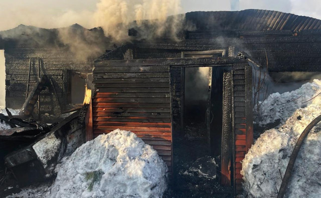 Двое пожарных погибли при тушении жилого дома в Пермском крае
