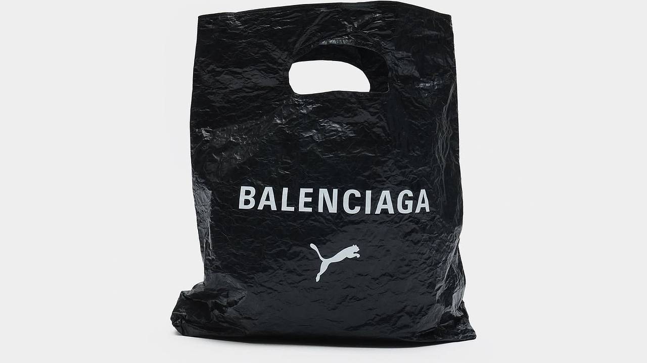 Balenciaga и Puma представили сумку в виде мятого пакета
