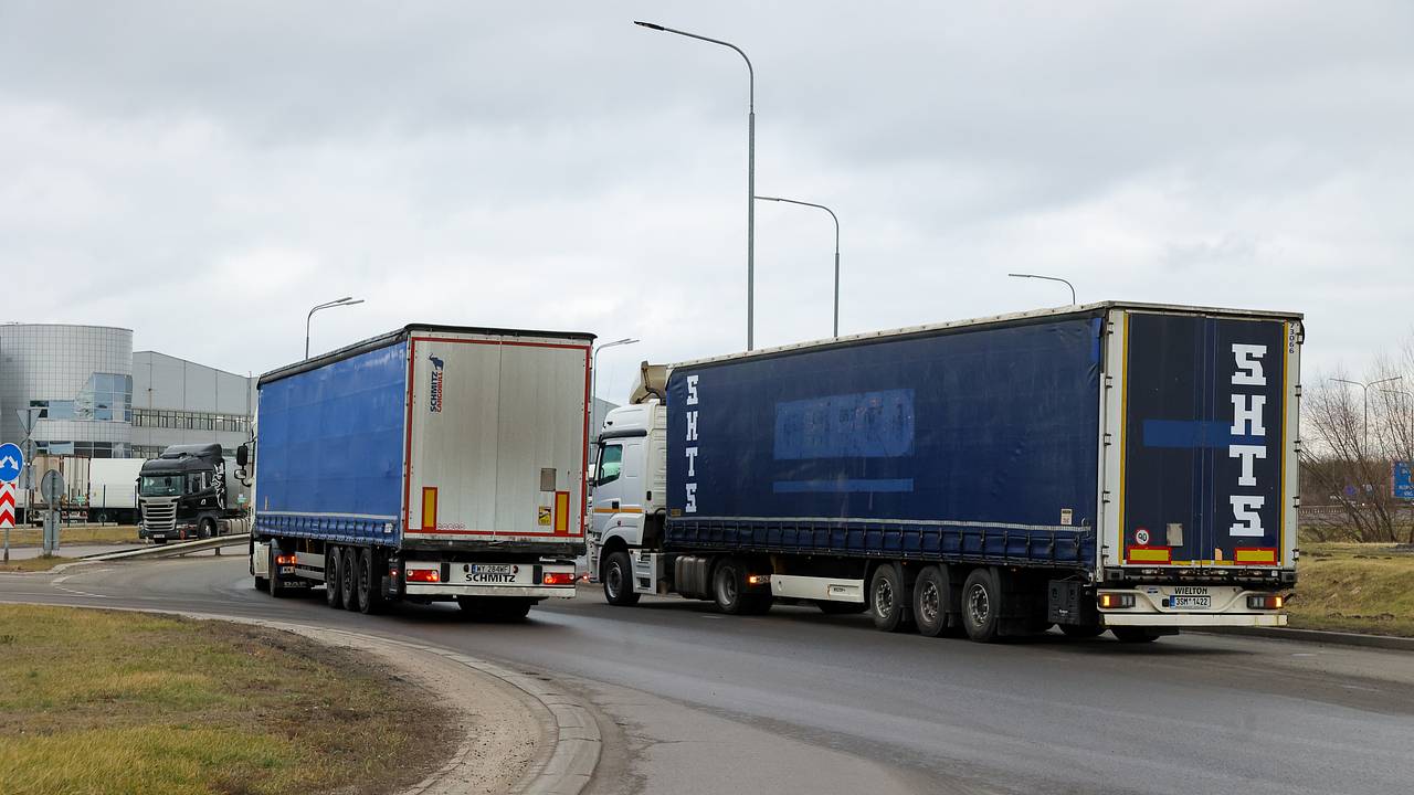 Ретейлеры попросили не штрафовать их за грузовики на дорогах весной