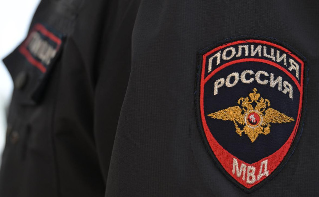 В Екатеринбурге дверь отделения МВД не выдержала напора толпы мигрантов