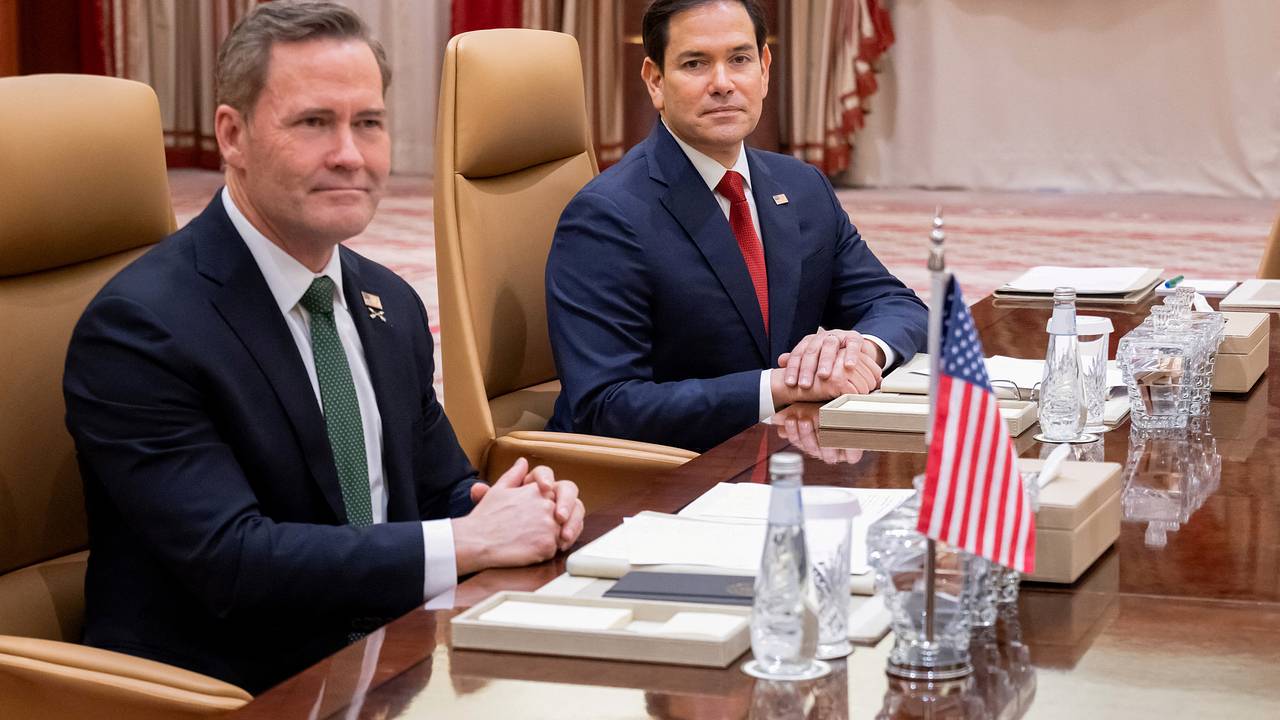 Госдеп призвал скрестить пальцы на время переговоров с Украиной