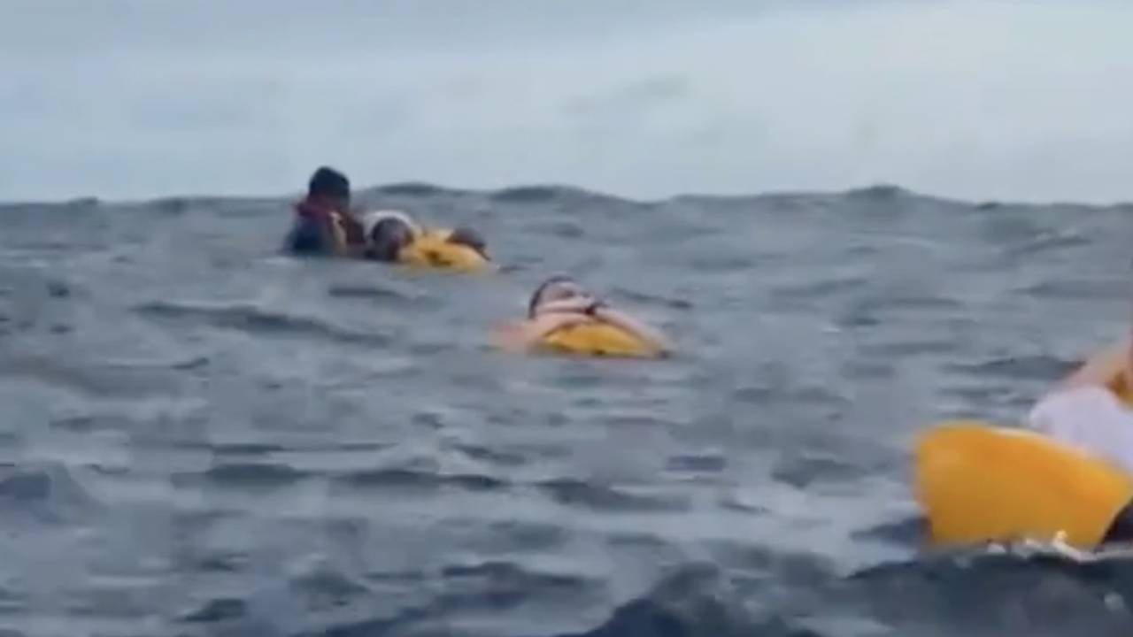 Молодожены отправились на морскую прогулку и чудом выжили после кораблекрушения