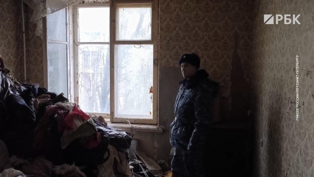 Суд обязал петербурженку освободить захламленную квартиру от мусора