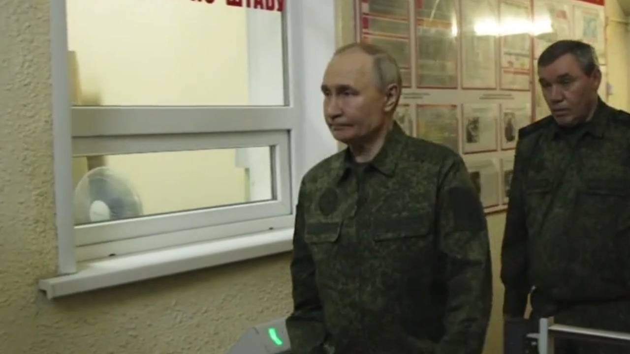 Путин надел камуфляж
