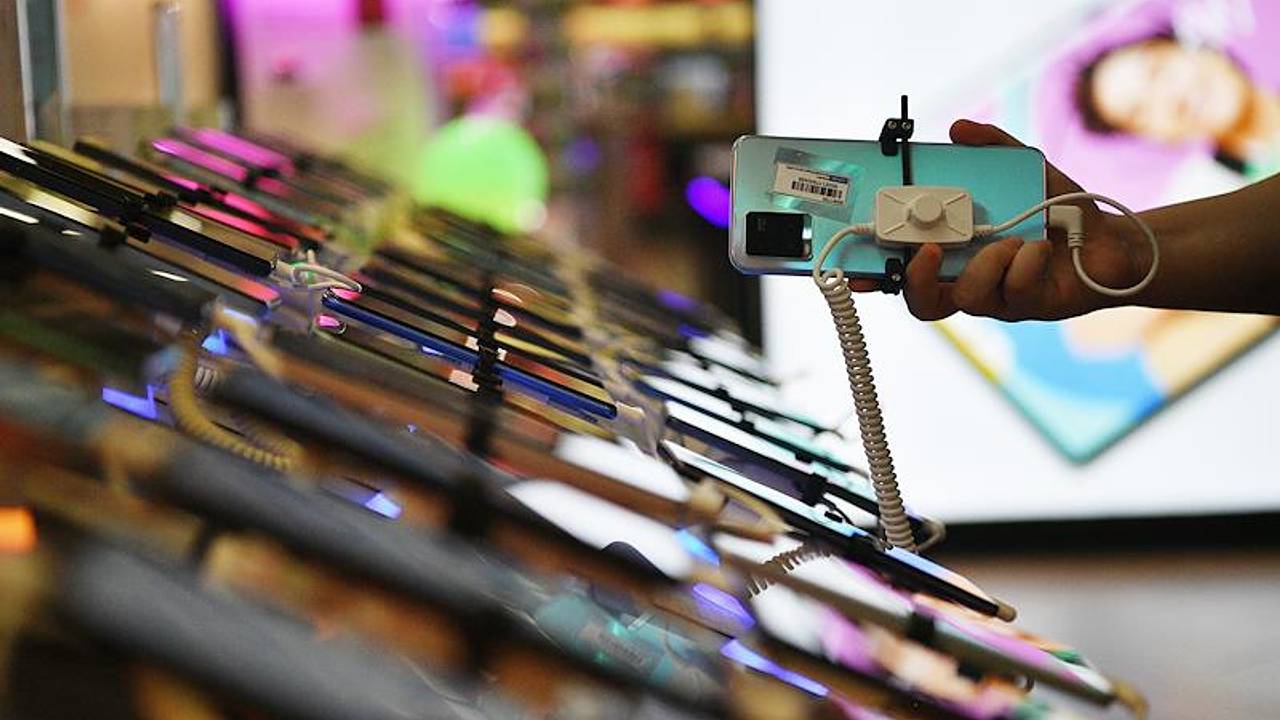 Долю поддельных телефонов в России оценили