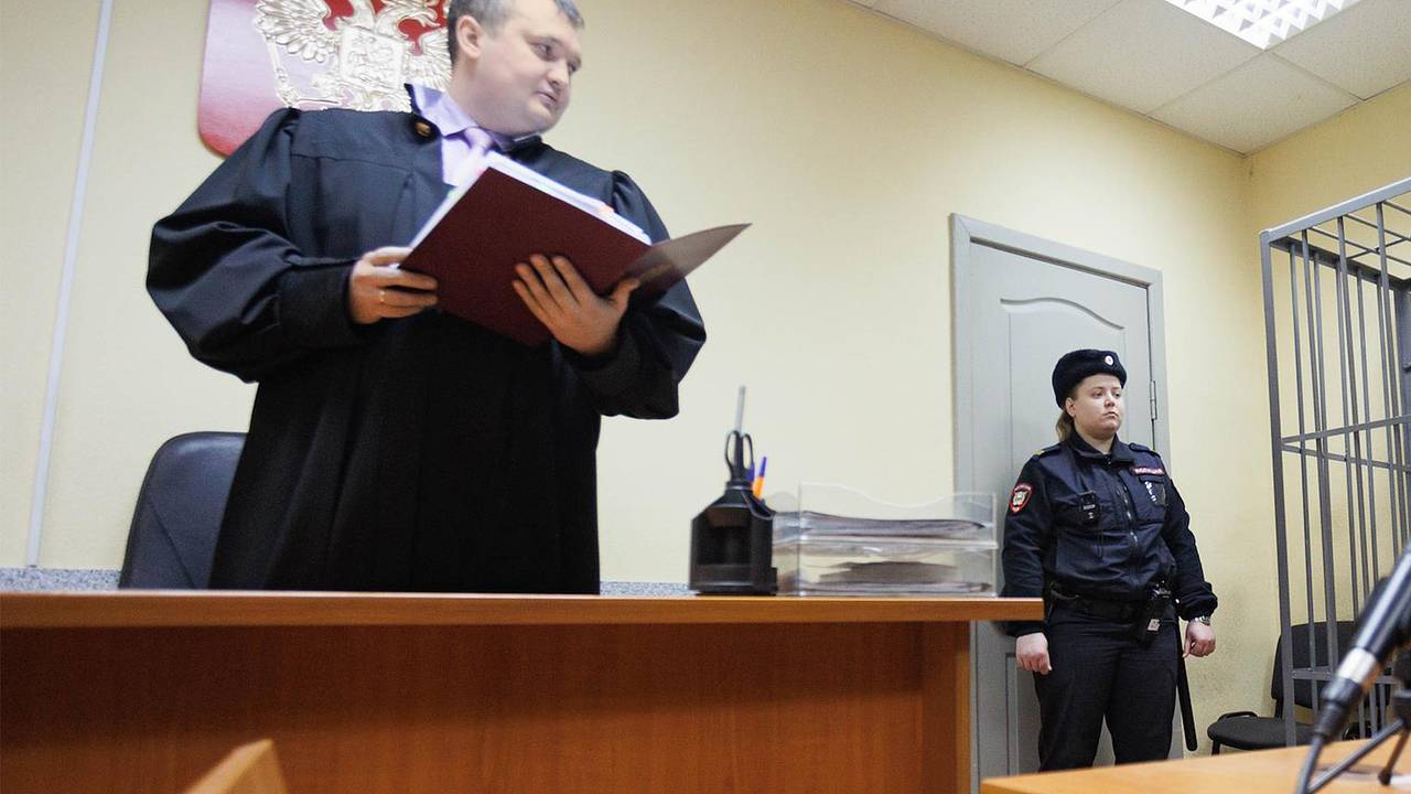 Россиянка завалила квартиру мусором до потолка и попала под суд