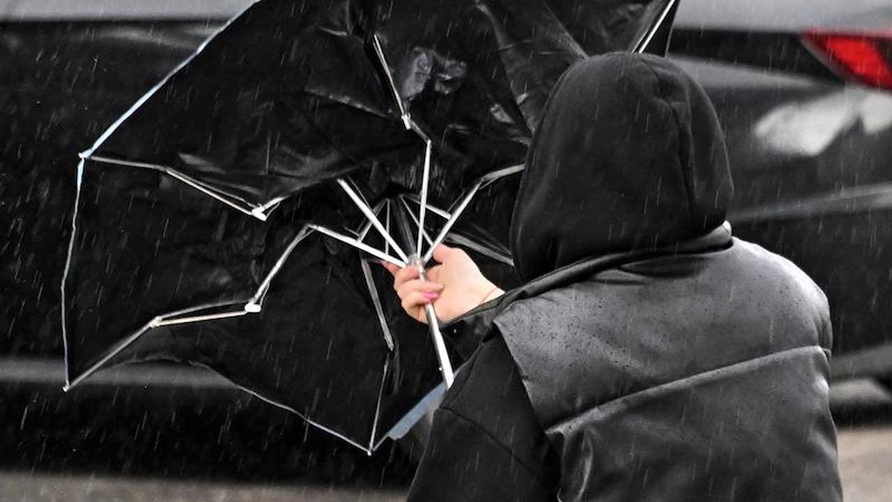 Москвичей призвали быть особенно внимательными в непогоду 14 марта