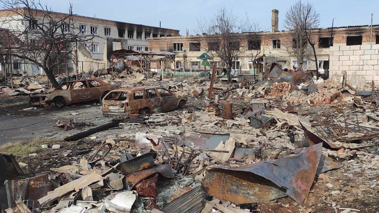 «Что с лицом-то?». Российские военкоры записали ироничное видеообращение к украинскому журналисту Бутусову из освобожденной Суджи