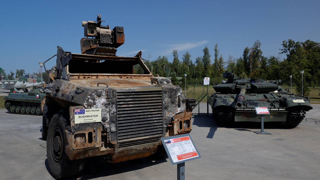 Захарова объяснила благодарность российских солдат за трофейный БТР Bushmaster