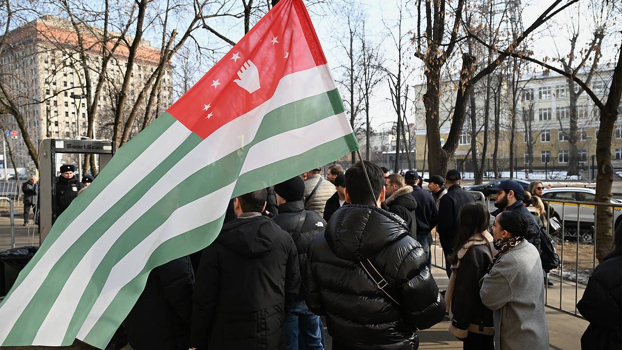 В России отменили рекомендацию воздержаться от поездок в Абхазию