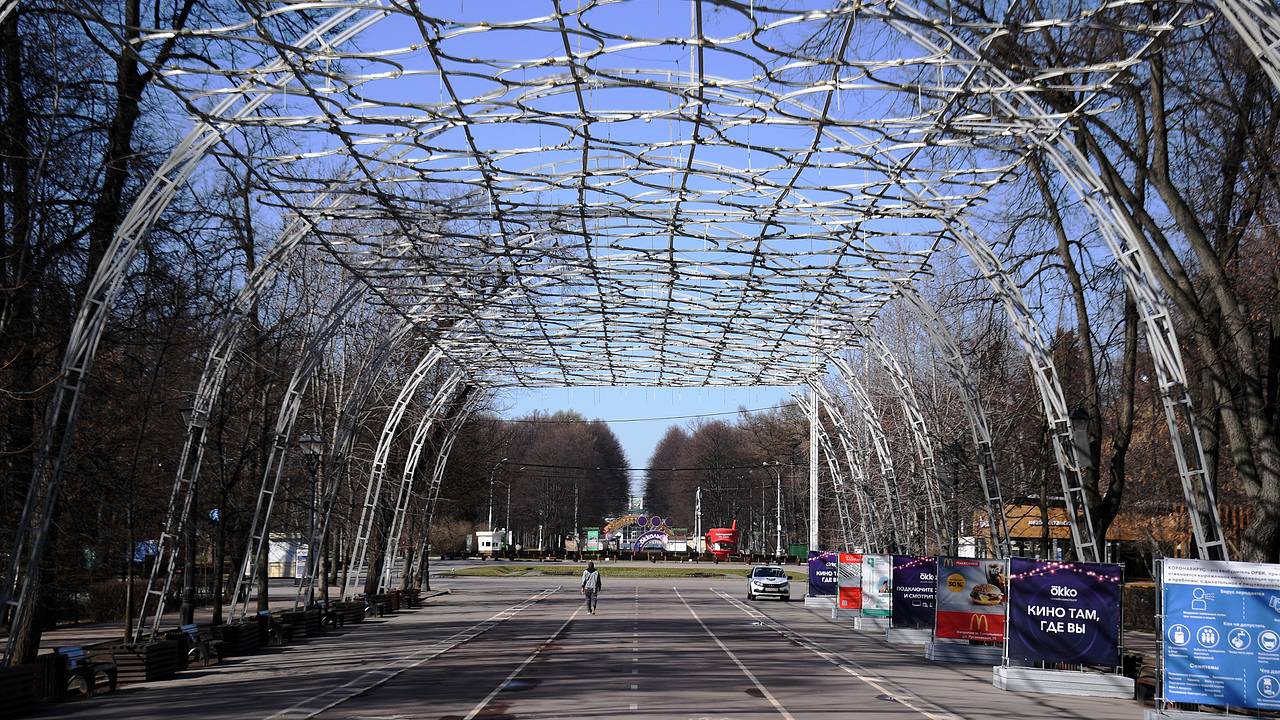 Московские парки начали закрывать в ожидании девятибалльного шторма