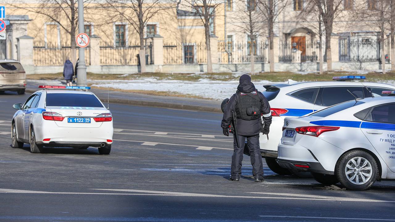 Наркоторговец десять раз выстрелил в российских полицейских