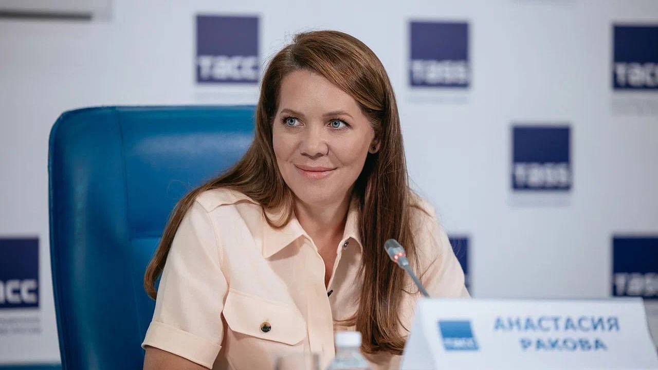 Анастасия Ракова рассказала о приеме заявлений на регистрацию брака в цветущей сакуре