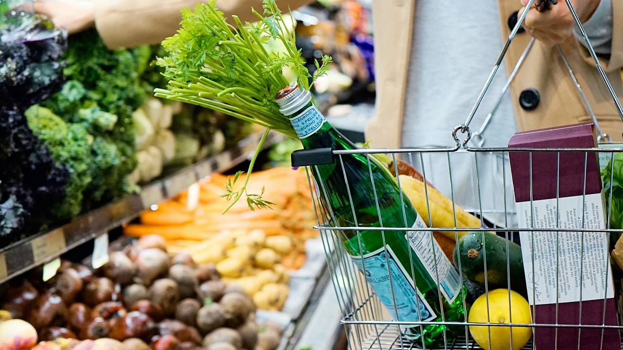 Диетолог рассказала о разнице продуктовых корзин мужчин и женщин