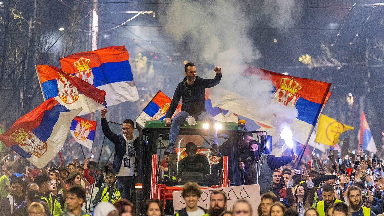 На митинге в Белграде заблокировали крупнейшую транспортную развязку