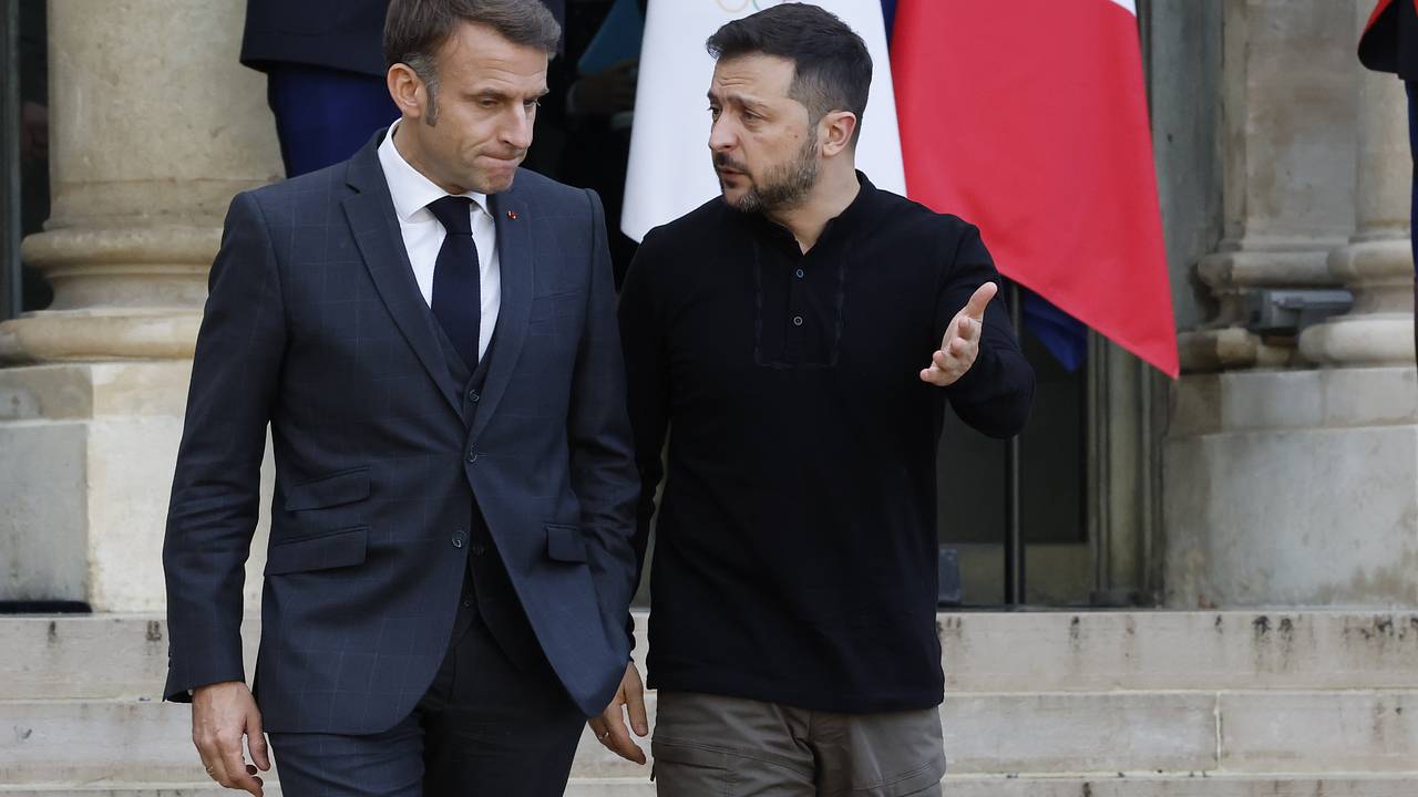 Зеленский попросил у Макрона ракеты и дроны