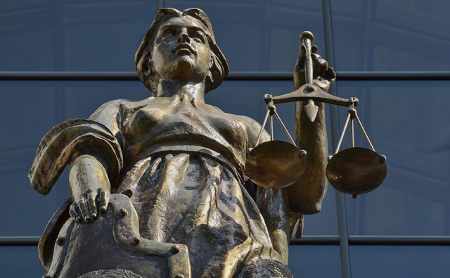 Суд взыскал с получивших наследство дочерей деньги за похороны отца