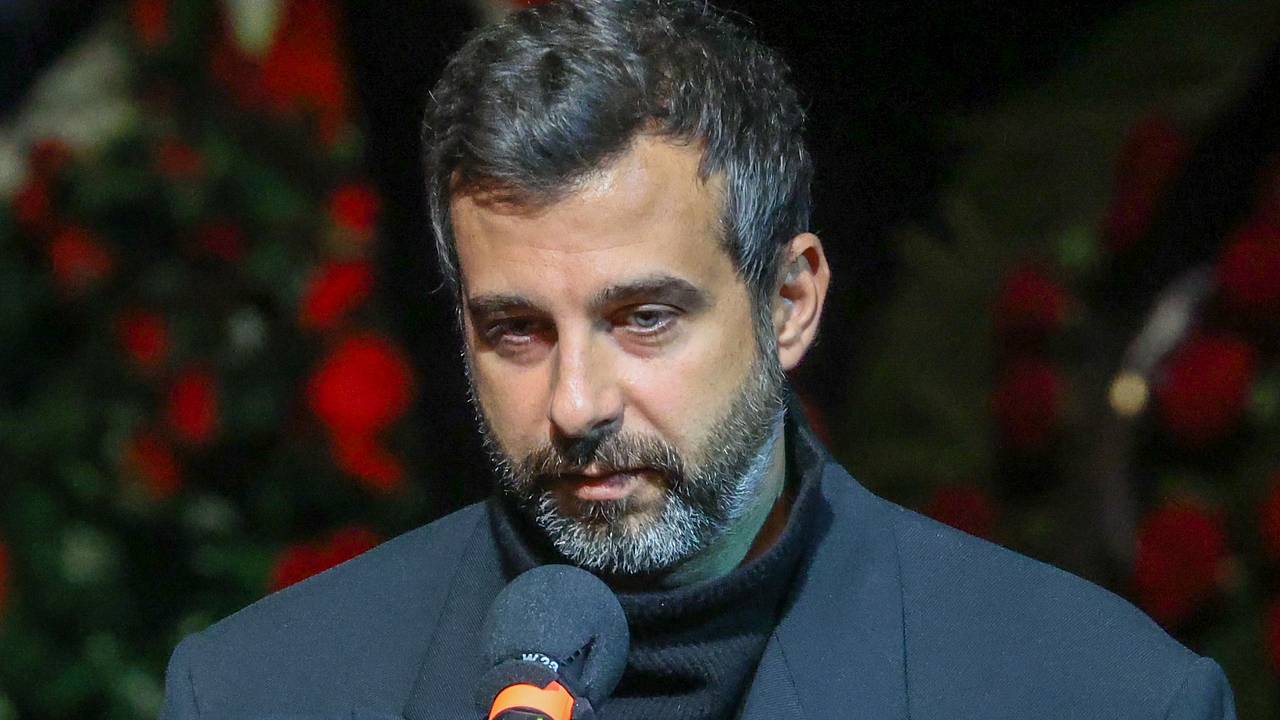 Иван Ургант стал индивидуальным предпринимателем в Париже